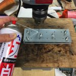 ボール盤で真鍮の球に穴を開ける