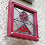 トイレのステンドグラスのピクトグラム