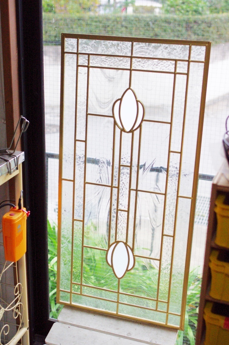 金色のステンドグラス