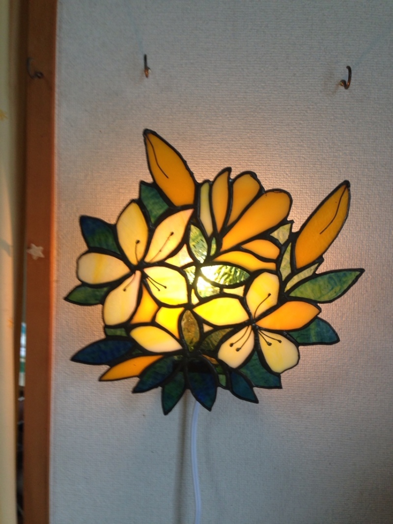 ステンドグラス壁掛けランプ