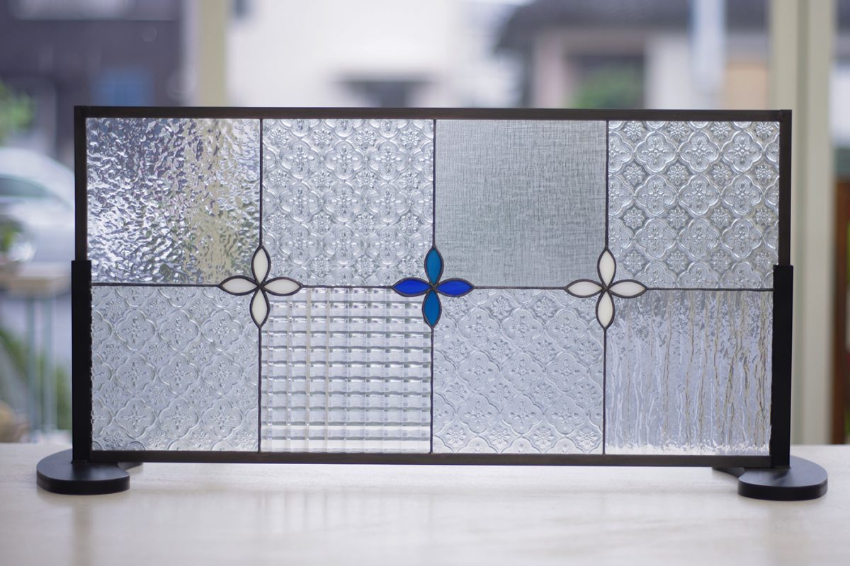 シンプルな小花のステンドグラスパネル ステンドグラス工房オクノシオ