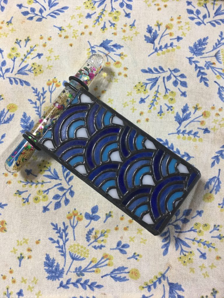 輝い ステンドグラス 万華鏡 飛行機 ハンドメイド - メルカリ