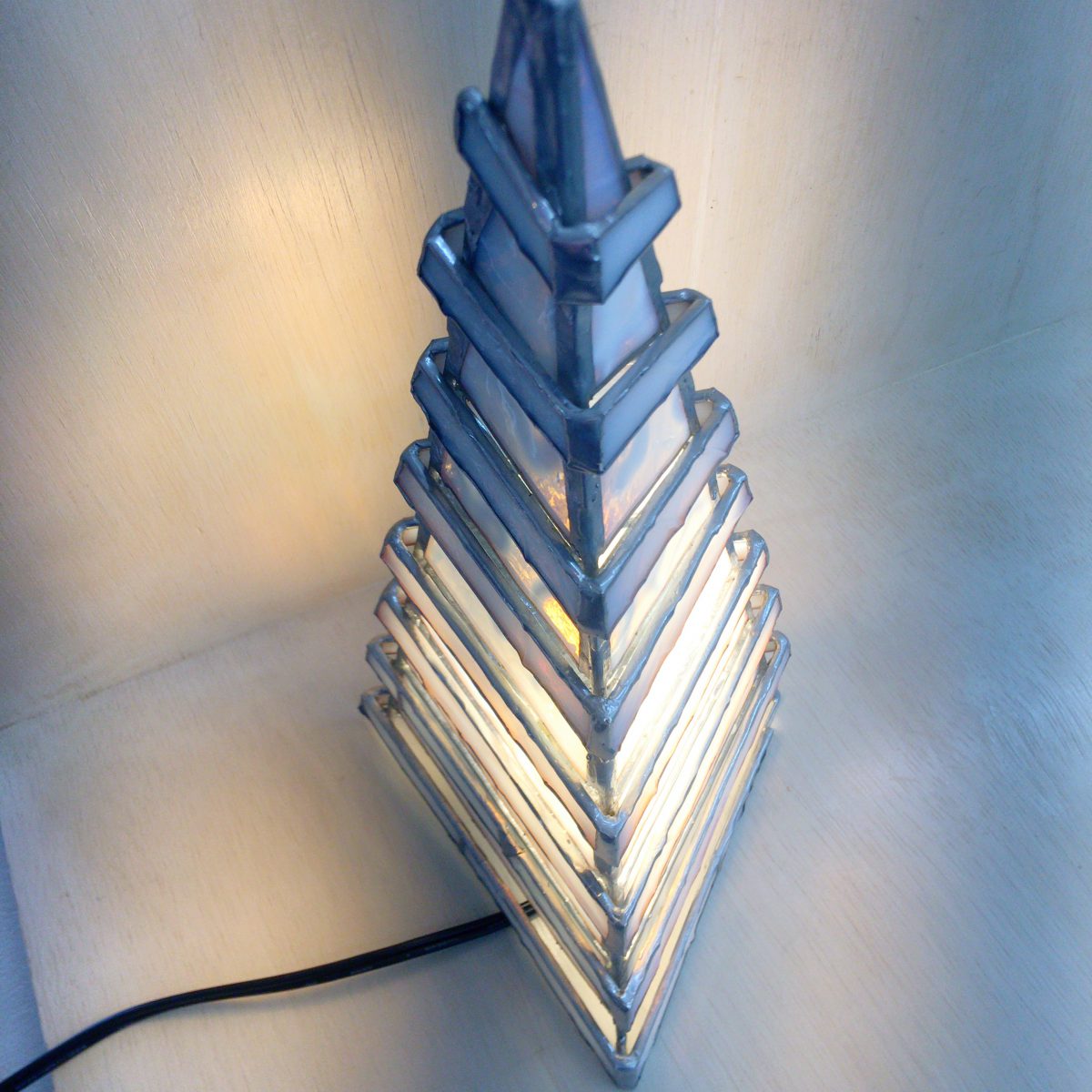 生徒さんの作品。三角錐のランプ | ステンドグラス工房オクノシオ