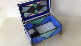 生徒さんの作品。ステンドグラスのオルゴール付き小箱 | ステンド