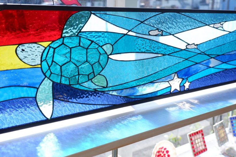 ステンドグラスパネル 海と亀 | ステンドグラス工房オクノシオ