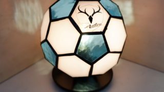 ★サッカーお休みランプ（ステンドグラス） ステンドグラス サッカーボール型ランプ - メルカリ