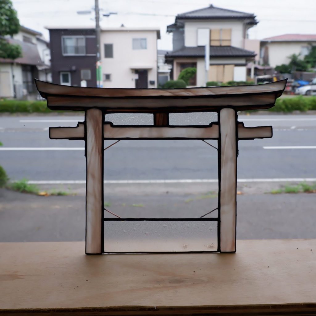 売約済み。木立ち　ステンドグラス(STG03) 生徒さんの作品。鳥居の写真立て | ステンドグラス工房オクノシオ