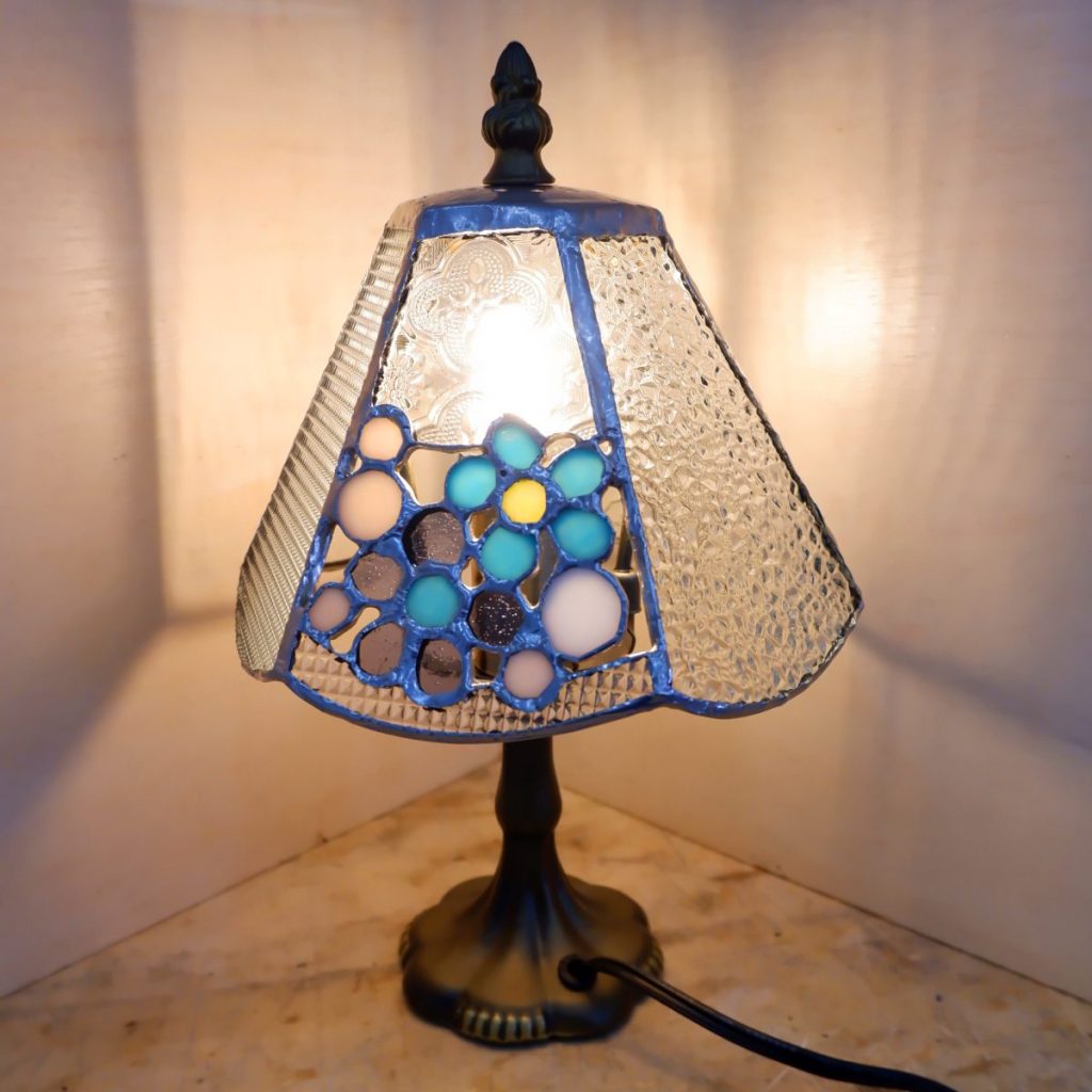 生徒さんの作品。ステンドグラスランプ ステンドグラス工房オクノシオ